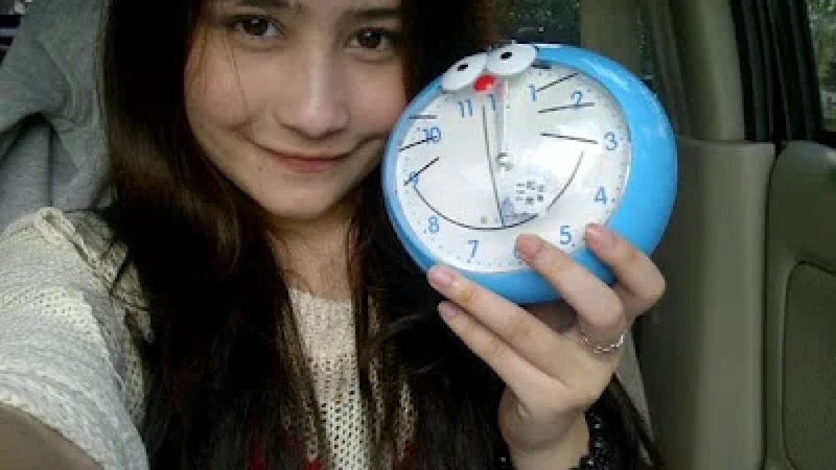 Biodata Prilly Latuconsina Pemeran Sissy di Ganteng Ganteng Serigala Dan Foto