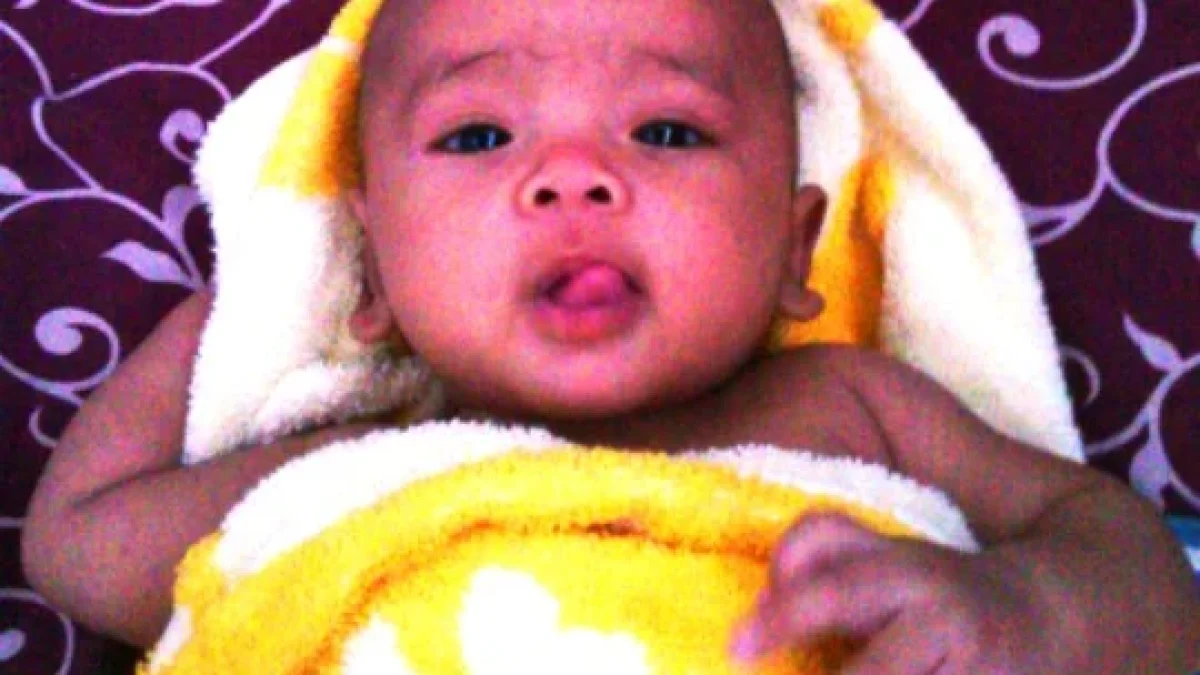 Tips Membersihkan Telinga Dan Hidung Bayi