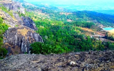 Tempat Wisata Di Jogja Yang Asik Untuk Foto Selfie: Gunung Api Purba Nglanggeran Dengan Gugusan Batu Kokohnya
