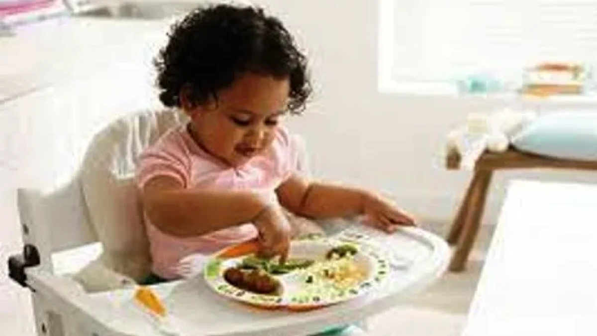 Tips Melatih Anak Makan Sendiri