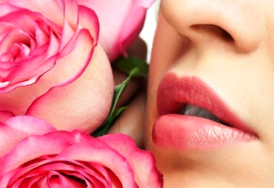 Tips Membuat Bibir Merah Alami