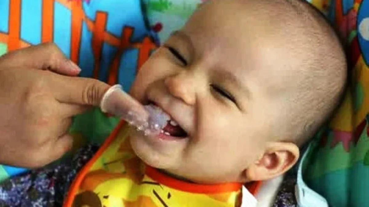 Tips Merawat Gigi Bayi yang Baru Tumbuh