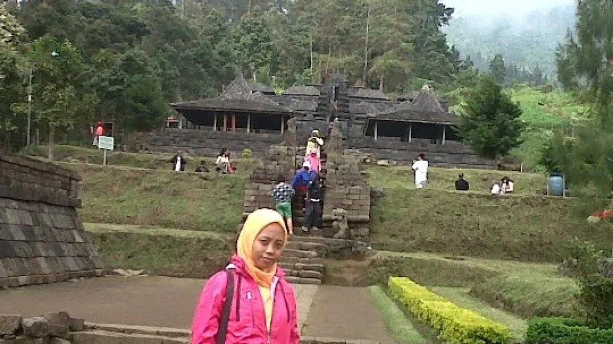 Kemolekan Candi Cetho Di Lereng Gunung Lawu