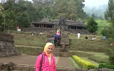 Kemolekan Candi Cetho Di Lereng Gunung Lawu