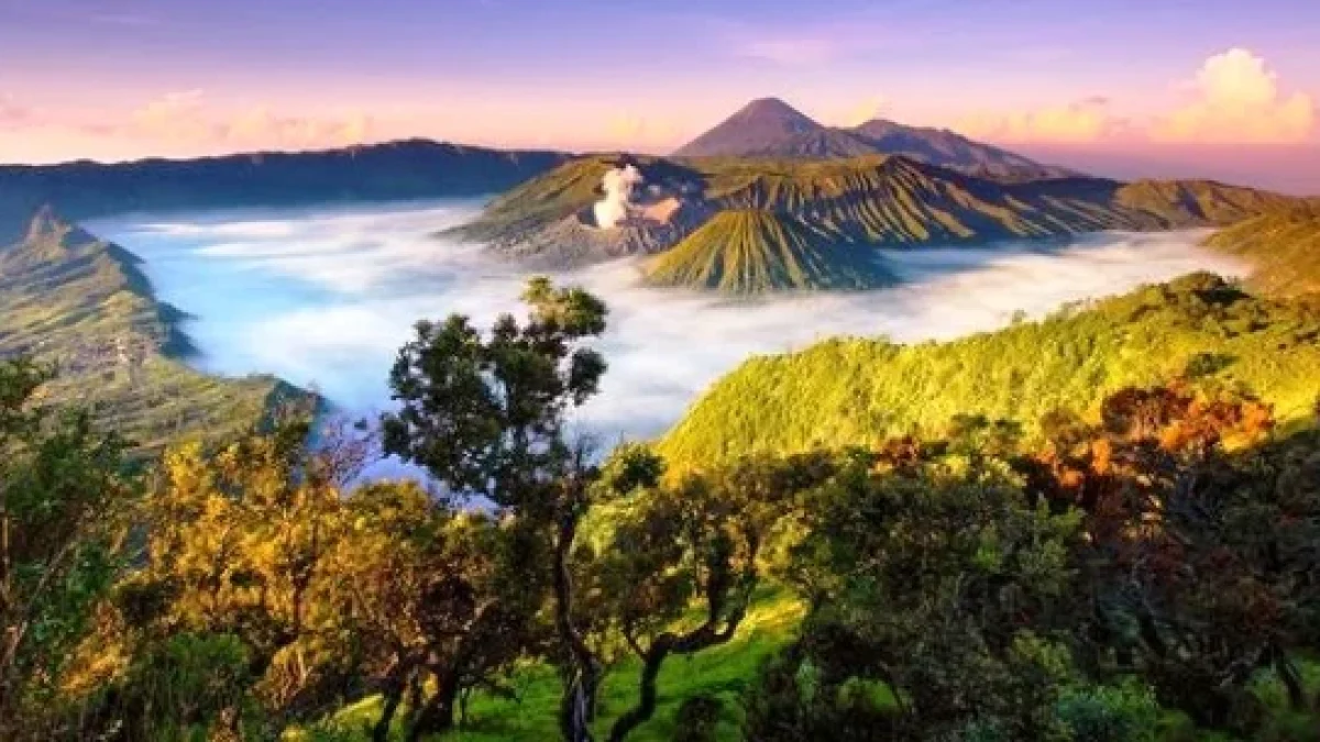 Gunung Bromo dan Paket Wisata Paling Terkenal di Jawa Timur