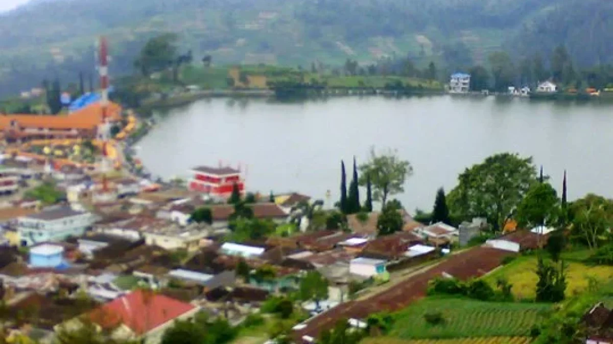 OBYEK WISATA: Telaga Sarangan Kabupaten Magetan Jawa Timur