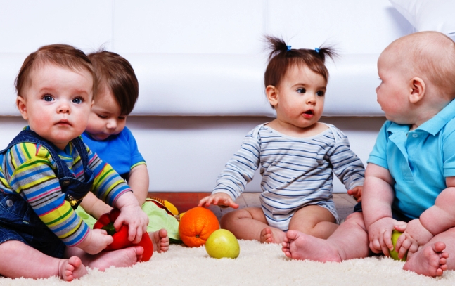 7 Info Kesehatan Anak dan Balita: Makanan Organik, Manfaat Berenang hingga Imunisasi