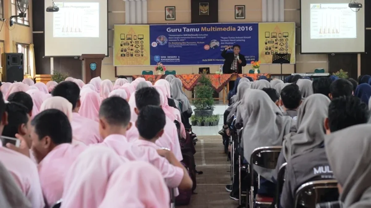 Berita Terbaru SMKN 1 Karanganyar: Bambang Eka Purnama Menjadi Guru Tamu Multimedia 2016, Menghadapi Bonus Demografi