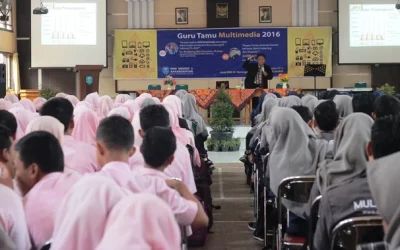 Berita Terbaru SMKN 1 Karanganyar: Bambang Eka Purnama Menjadi Guru Tamu Multimedia 2016, Menghadapi Bonus Demografi