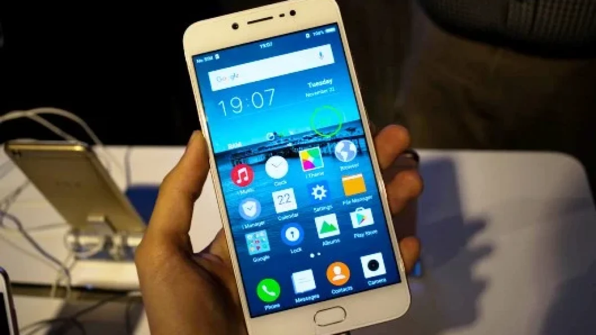 HARGA VIVO V5 TERBARU DESEMBER 2016: Spesifikasi RAM 4GB, Keunggulan Kamera Skunder 20MP