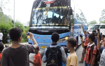 DP BBM Kata-Kata OM TELOLET OM, Meme Lucu Klakson Bis Bikin Ngakak