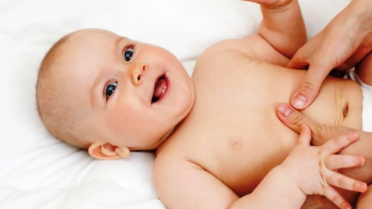 Memijat Bayi Dengan Kelembutan dan Kasih Sayang