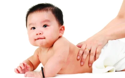 Pemijatan Terhadap Bayi Mulai Kaki – Punggung Dengan Kasih Sayang.