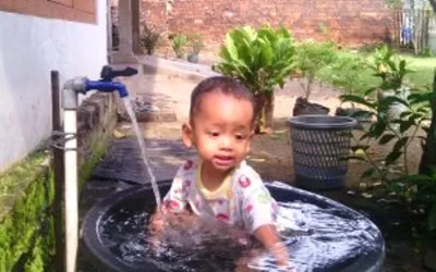 Tips Mengajari Anak Mandi Sendiri