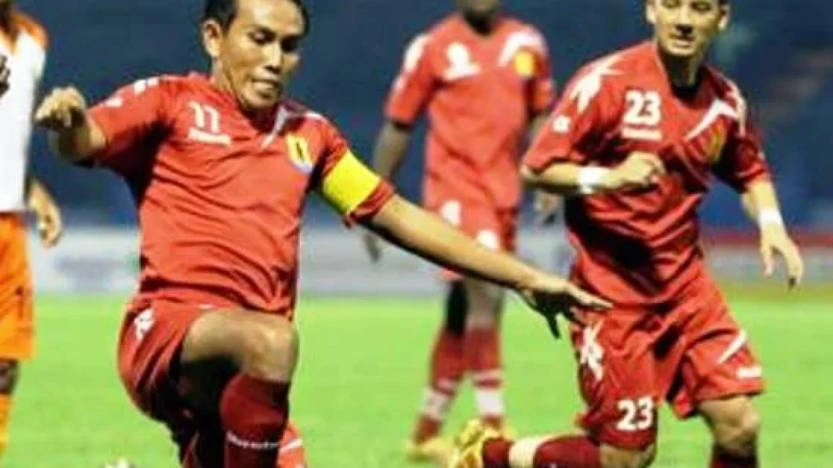 Bima Sakti Tukiman Antara Pemain Dan Asisten Pelatih Persiba Balikpapan Musim 2017