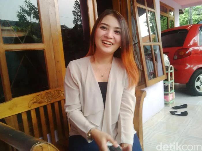 Foto Korban Banjir, Si Cantik “Wulan” yang Menjadi Viral