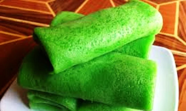Resep, Bahan dan Cara Membuat Pancake Gulung Coklat Pekat Dengan Taburan Kacang