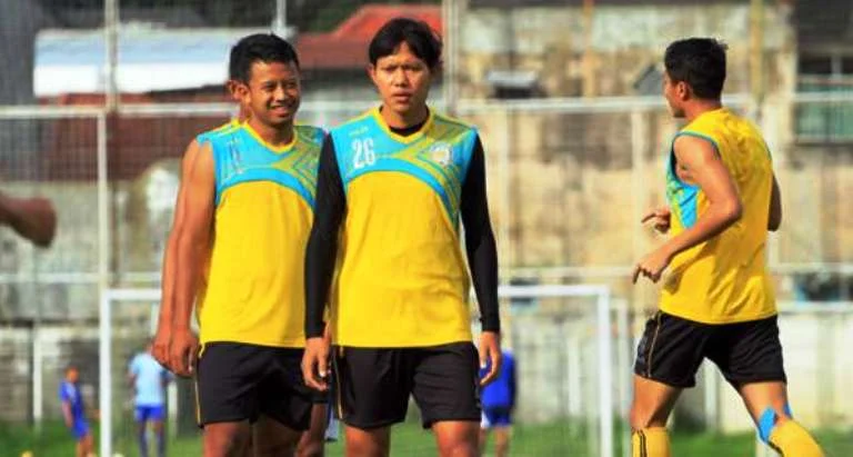 Piala Presiden 2017 : Adam Alis Merasa Grogi di Laga Perdana dan Felipe Bertoldo Bermain Tidak Memuaskan Untuk Singo Edan