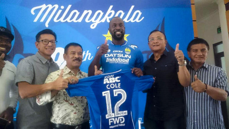 Berita Transfer Terkini Liga 1 2017 Dibalik Cartlon Cole Merapat ke Bandung