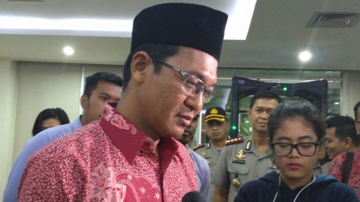 Buntut Jadi Saksi Ahok, Ishomuddin Dihentikan dari MUI