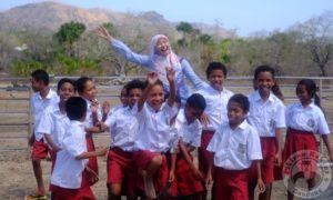 Sinopsis Film Aisyah Biarkan Kami Bersaudara 2017 cover wartasolo.com