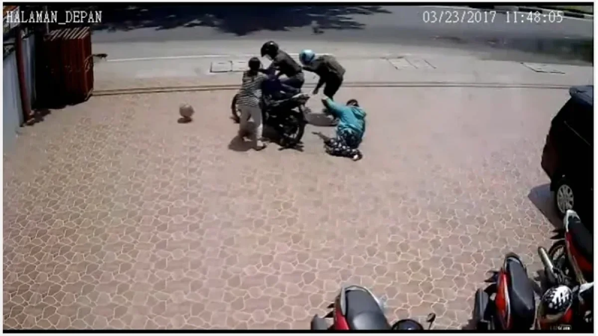 Video Viral Terbaru Emak-emak Hajar Jambret Duel Sampai Habis: Lari Terbirit-Birit