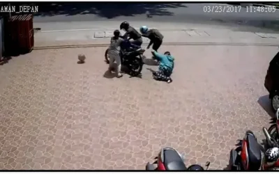 Video Viral Terbaru Emak-emak Hajar Jambret Duel Sampai Habis: Lari Terbirit-Birit