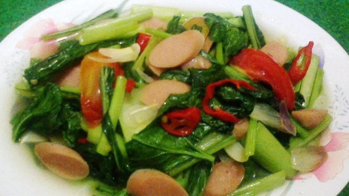 Resep Tumis Sawi Sosis Pedas Yang Praktis Untuk Hidangan Sahur