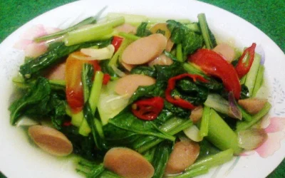 Resep Tumis Sawi Sosis Pedas Yang Praktis Untuk Hidangan Sahur
