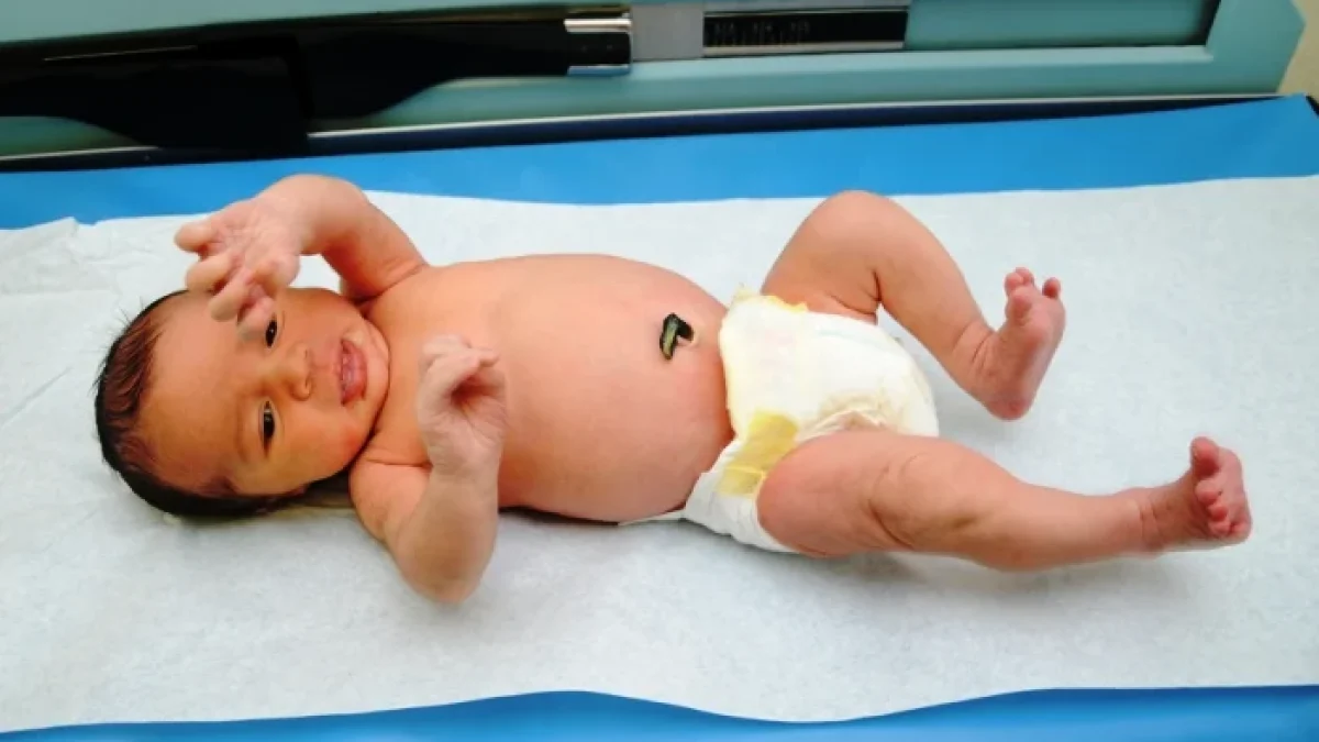 10 TOP Tips Merawat Bayi Mulai Dari Tali Pusar Hingga Gigi Anak