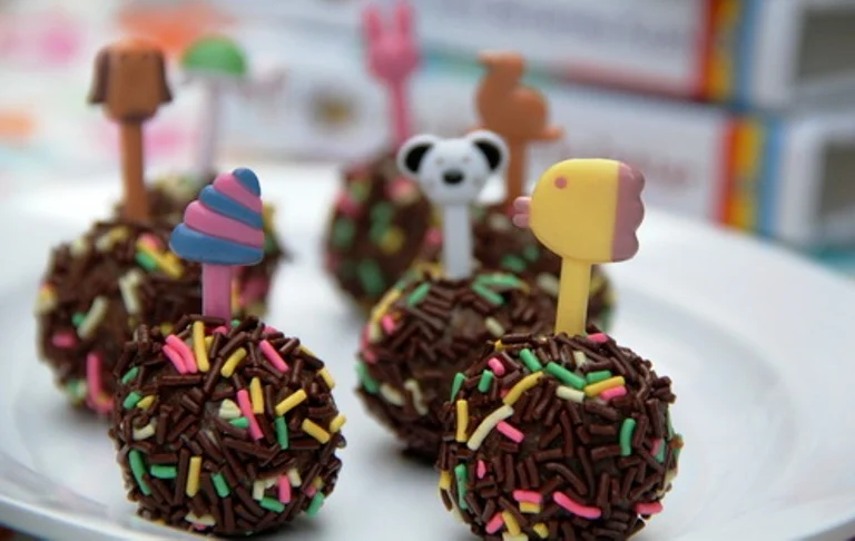Kue Kering Spesial Lebaran 1438H: Bola-Bola Coklat Kue Marie Enak Dan Mudah