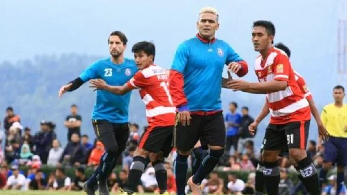 Jelang Arema FC vs Madura United: Aji Santoso Intruksikan Tempel Ketat Odem Wingie, Bayu Gatra dan Greg (14/5/17)