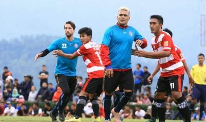 Jelang Arema FC vs Madura United: Aji Santoso Intruksikan Tempel Ketat Odem Wingie, Bayu Gatra dan Greg (14/5/17)