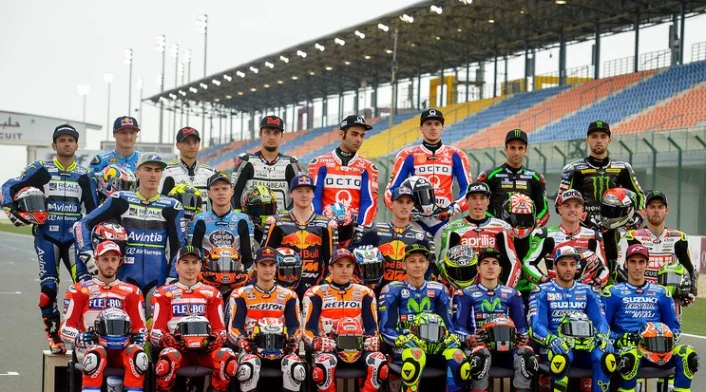 MEME LUCU MOTOGP TERBARU 2017: DP BBM Kocak Rossi VS Marquez Gambar Animasi Bergerak GIF