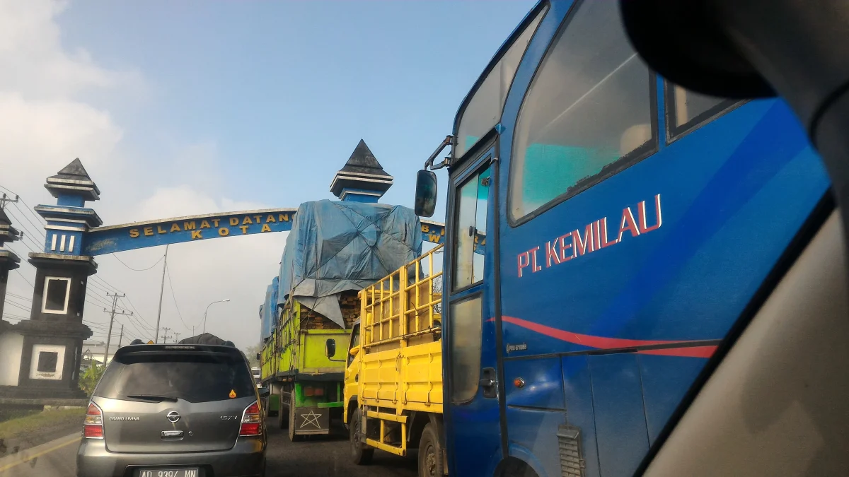 Sragen Solo Macet Hari Ini 1 Mei 2017: Perbaikan dan Pelebaran Jalan Daerah Batas Kota