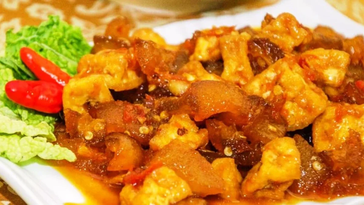 Oseng-oseng Mercon Kikil Sapi, Pedasnya Nendang Banget