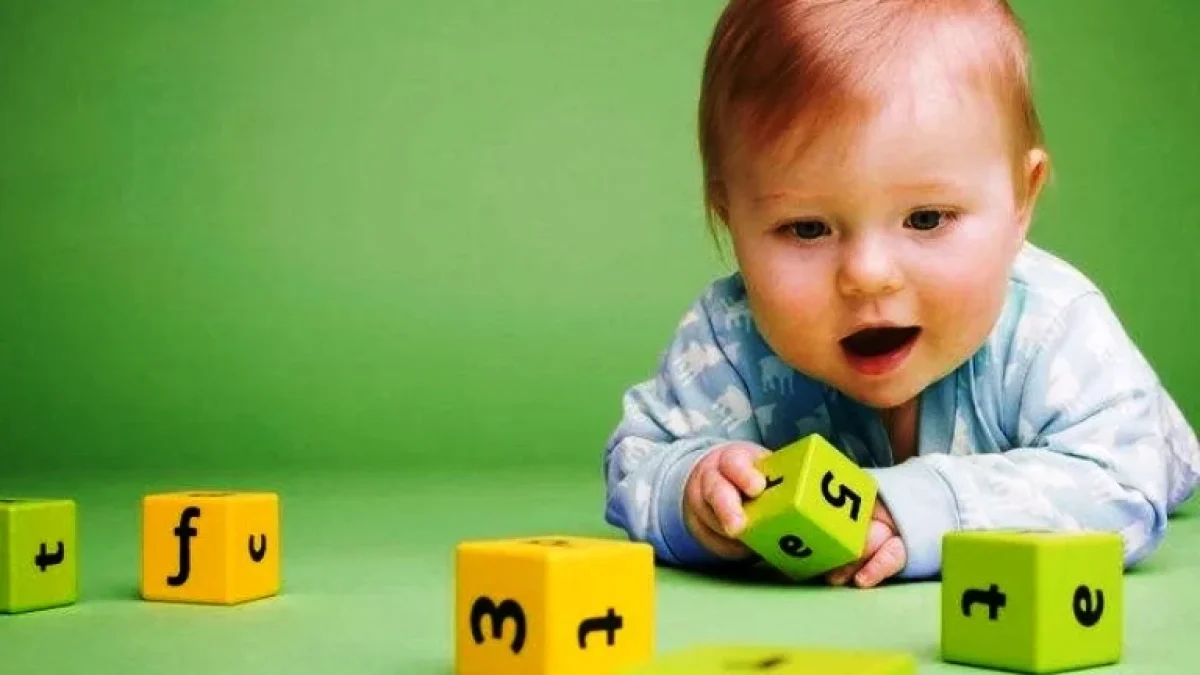 Tahap Perkembangan Bayi 6-12 Bulan, Apa Yang Dilakukan Bayi Pada Usia Tersebut?