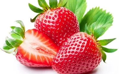 Buah Strawberry Mampu Membuat Bibir Merah Merona Secara Alami
