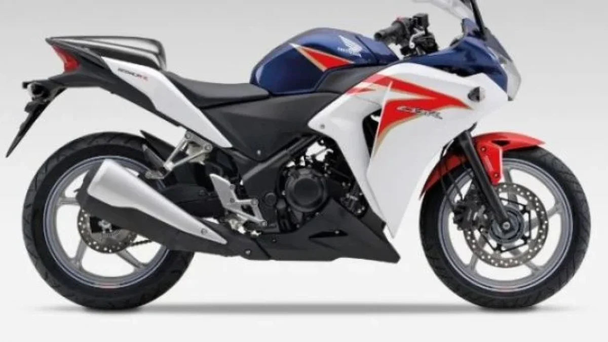 Harga Honda CBR 250R STD Terbaru Juni 2026, Spesifikasi Mesin 4 Dohc Liquid Cooled Auto 250 Cc