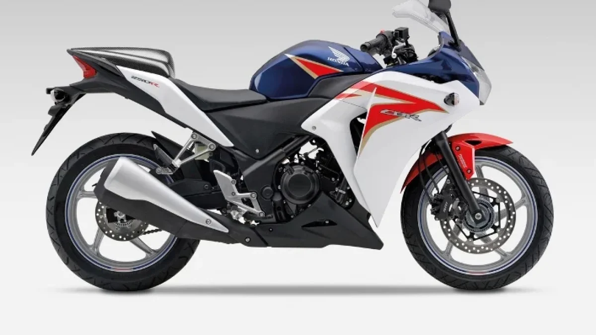 Harga Honda CBR 250R STD TRI COLOR Terbaru Juni 2026, Spesifikasi Mesin 4 DOHC Liquid Cooled Auto 250 Cc