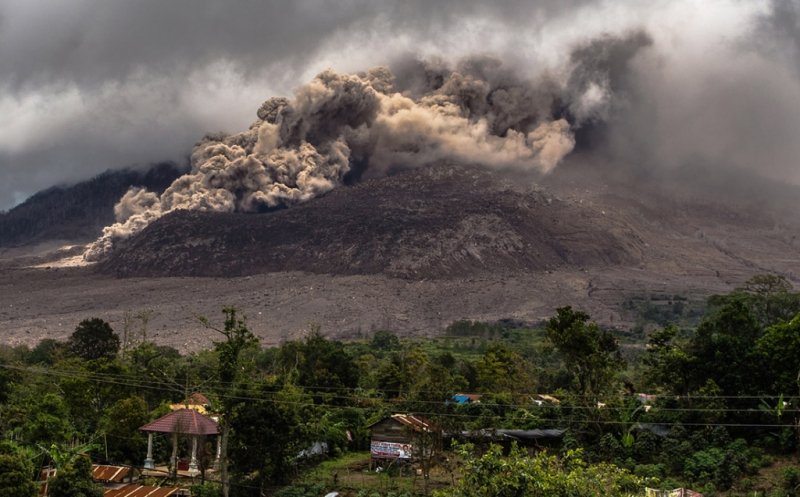 Berita Hari ini Gunung Sinabung 20 Kali Erupsi