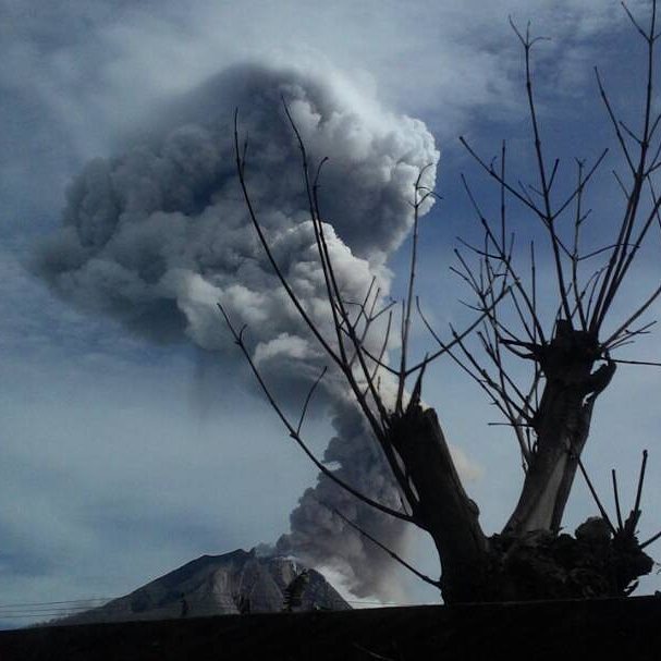 Berita Terkini Gunung Sinabung 20 Kali Erupsi Siaga
