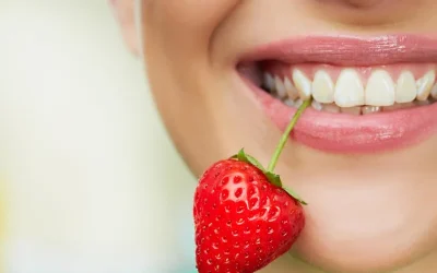 Cara Memerahkan Bibir Menggunakan Strawberry