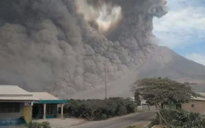 20 Foto Gunung Sinabung Erupsi Dahsyat, Lihat Gambarnya DISINI…!