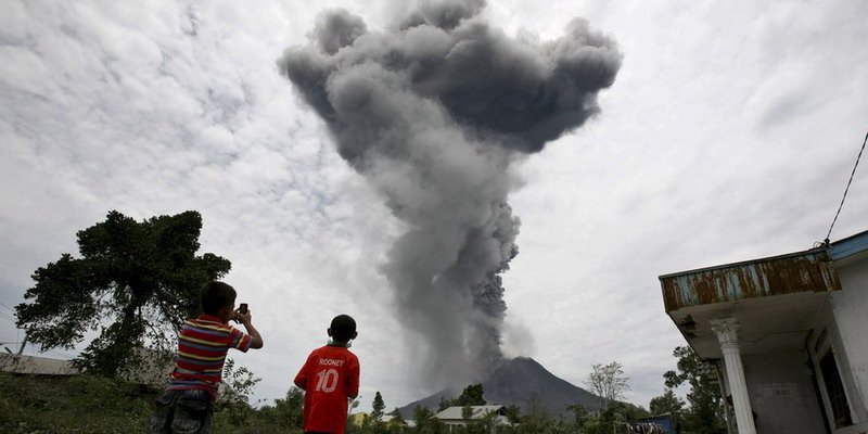 Update Berita Gunung Sinabung 20 Kali Erupsi