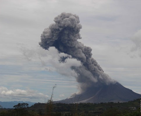 Update Gunung Sinabung 20 Kali Erupsi