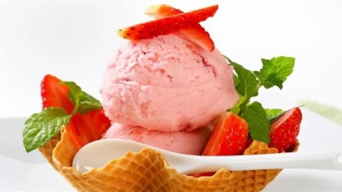 Cara Cepat Membuat Es Krim Strawberry Yang Lumer dan Ngena Banget Dilidah