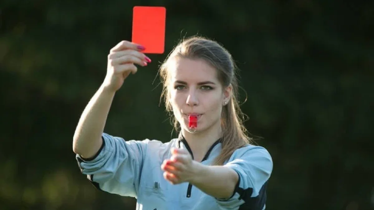 HEBOH, Wasit Cantik Asal Polandia Gemparkan Dunia Maya