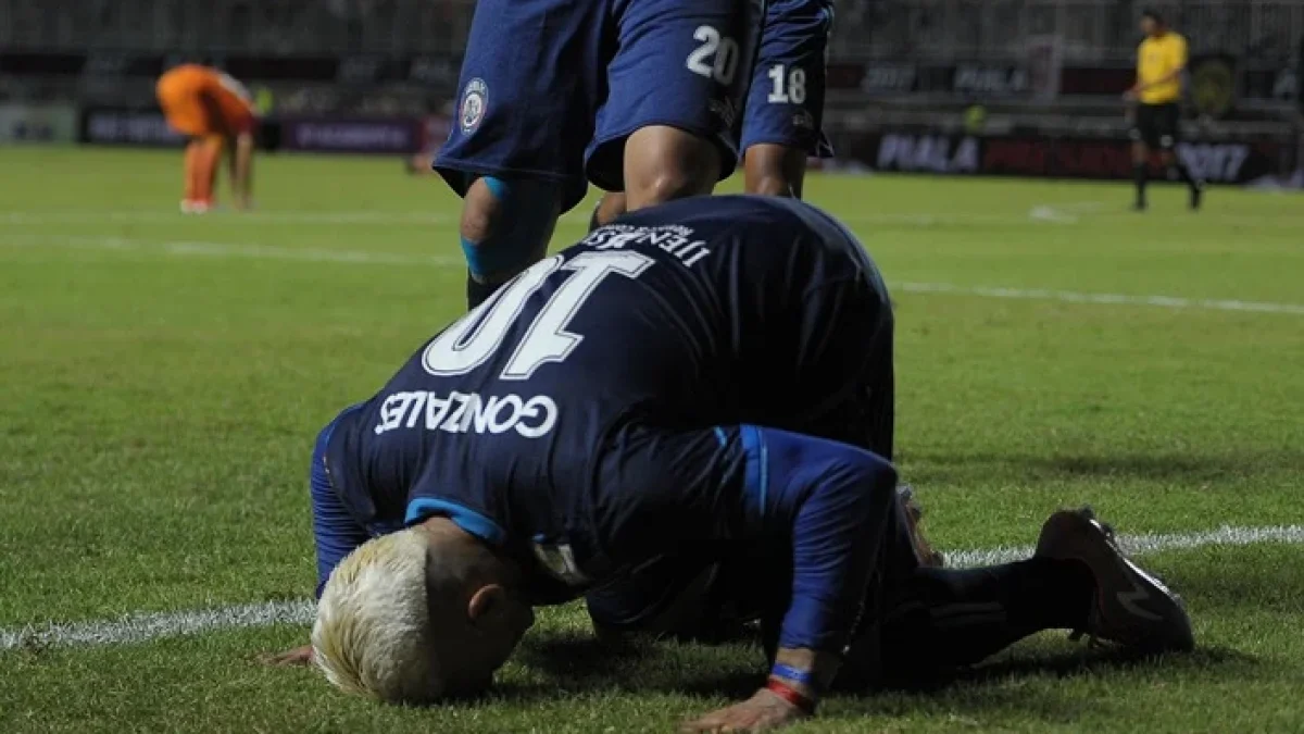 Liga 1 Gojek Traveloka, Arema FC Tenggelamkan Persegres GU