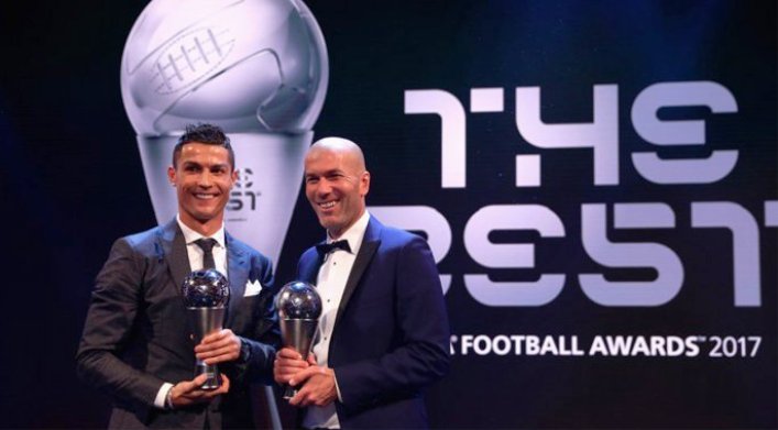 Zinedine Zidane Cristiano Ronaldo Kawinkan Gelar Pelatih Terbaik Fifa 2017